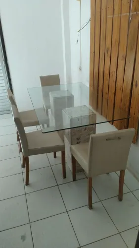 Mesa com 02 colunas de mármore e 02 tampos de vidro 0,50 x 0,90 mt.