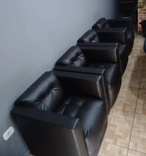 POLTRONAS NOVAS COURO ECOLÓGICO PARA SALÃO, BARBEARIA, RECEPÇÃO 