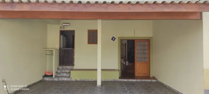 Casa em Condomínio á venda em São Roque !