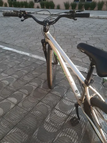 Bicicleta Aro 29 - Ótima para Trilhas e Passeios