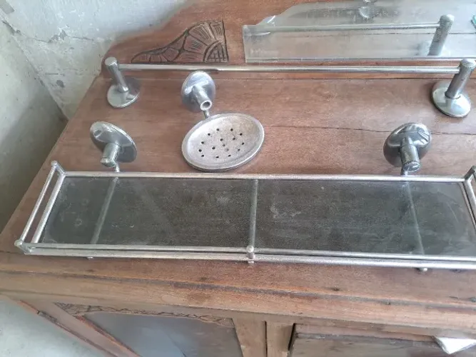 Toalheiro, prateleira e saboneteira para banheiro