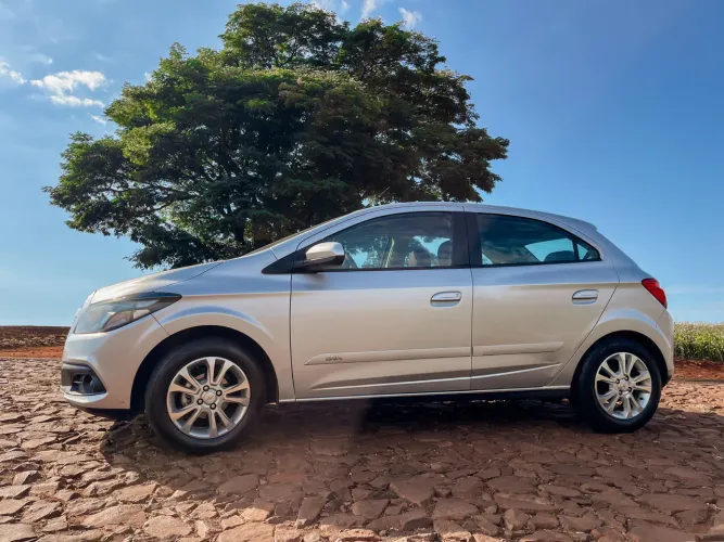 Chevrolet Onix Hatch LT 1.4 8V Flex Power Mec. 4P 2013