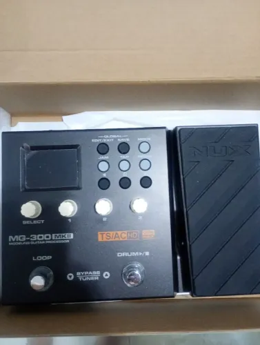 Pedaleira Nux MG-300 MKII