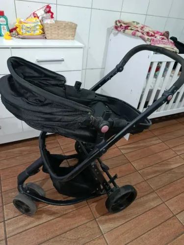 Carrinho de bebê compacto 