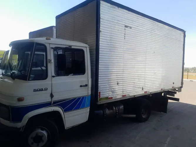 Vende se caminhao 608 ano 86 so pega trabalha valor 75,000