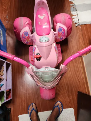 Moto bandeirante infantil usada, precisando trocar a bateria.