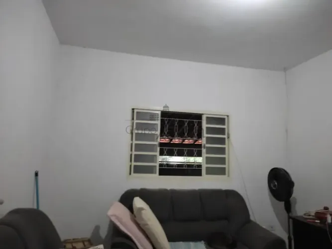 Oportunidade - Casa padrão - Cidade Nova Jacareí - 2 Dormitórios - 150m².
