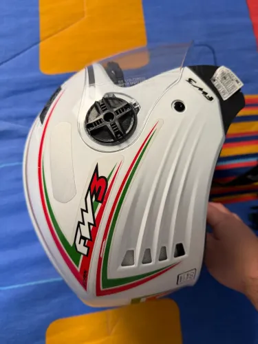 Vendo capacete nunca usado