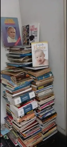 GRANDE BIBLIOTECA COM 5.000 LIVROS DIVERSOS. 