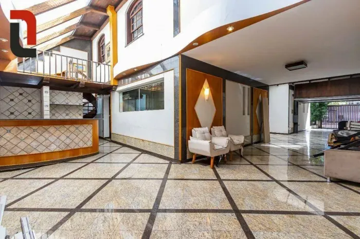 Casa com 4 quartos para alugar, 302 m² por R$ 13.000/mês - Água Verde - Curitiba/PR
