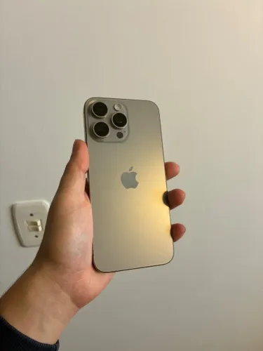iPhone 15 Pro Max - 256 GB | Titânio Natural
