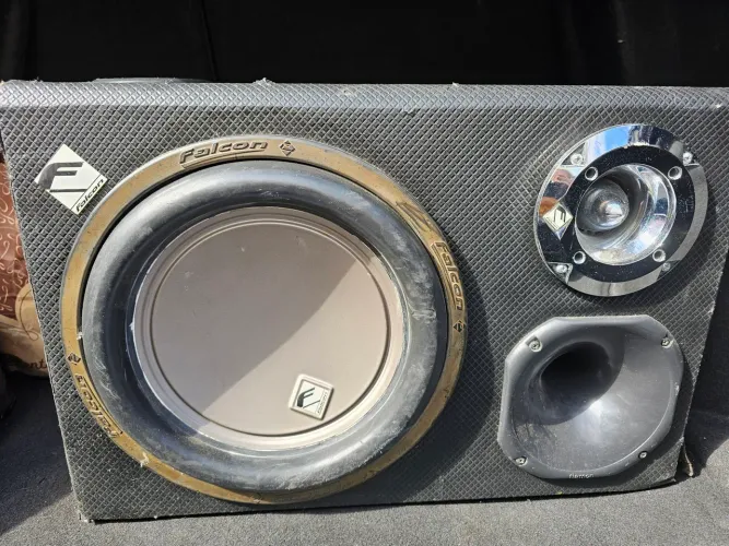 Caixa de som automotiva