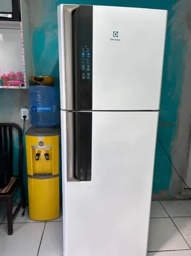 Geladeira Frost Free em Ótimo Estado