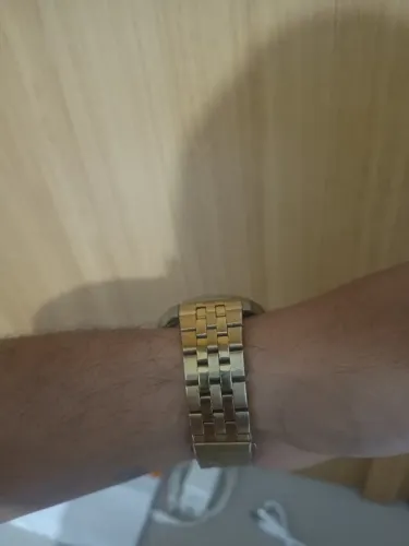 Vendo relógio Mondaine , 1 ano de uso, em ótimo estado.
