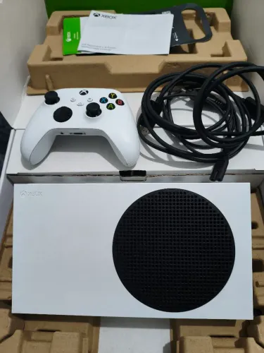 Xbox Series S 512GB Branco - Completo na Caixa (Estado de Novo)