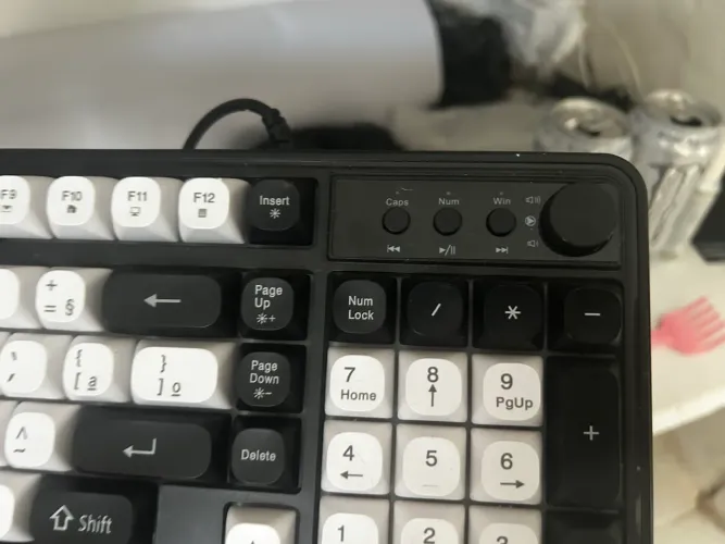 Teclado semi mecânico RGB