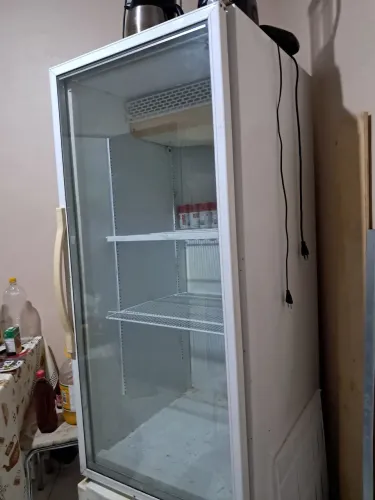 Vendo Expositor em ótimo estado, pouco tempo de uso