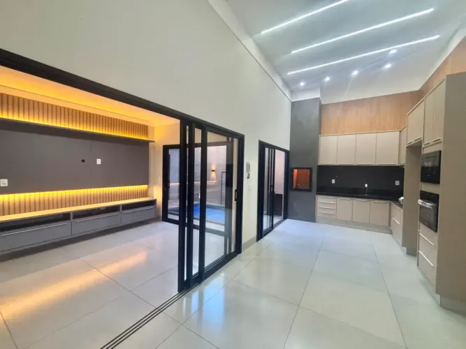 Casa à Venda no Canaã II em Rio Verde GO | 3 Quartos, Piscina, Suíte e Cozinha Equipada