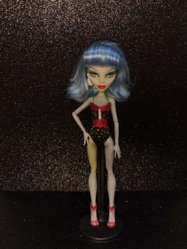Monster High Ghoulia Skull Shores