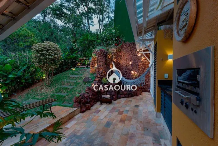 Casa com 6 quartos à venda, 200 m² por R$ 1.580.000 - Condomínio Village Royale - Nova Lim