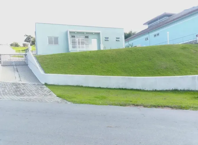 Bela Casa Térrea para venda com 350 m2 , 4 quartos sendo 3 suítes no Condomínio Mirante do