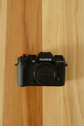 Câmera Fujifilm XT-50 (preta) + Lentes 27mm f/2.8