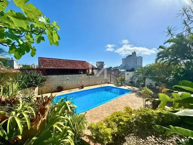 Casa com 4 quartos e piscina à venda em Capoeiras, Florianópolis