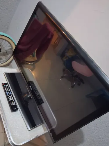Tv lg 32 bem conservada com controle original