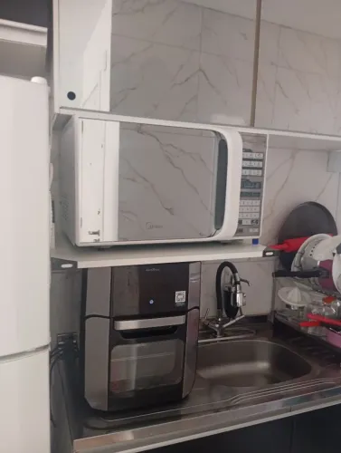 Disponível Microondas 35 litros Midea praticamente novo. Retirar no local 