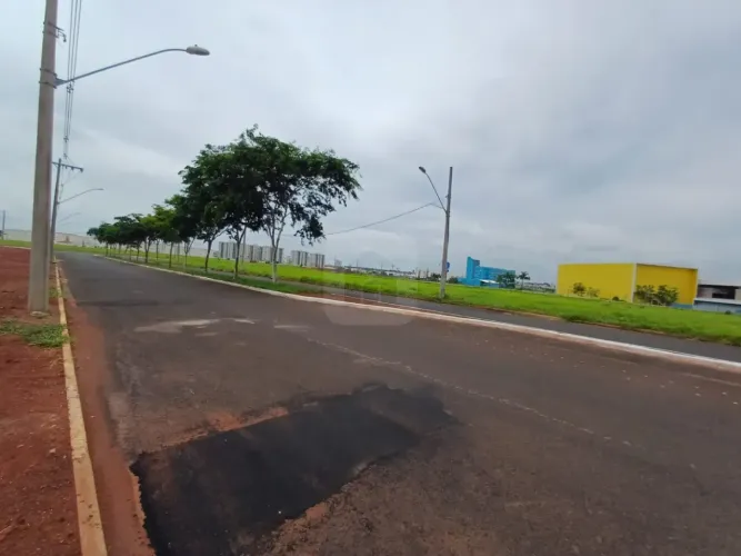 Terreno à venda no bairro Grand Ville.