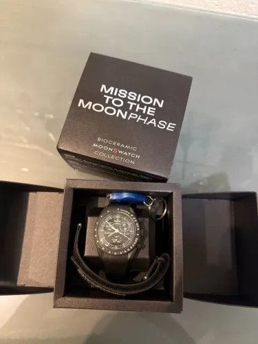 Omega x swatch - mission to the moon
