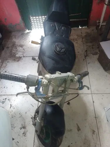 Vendo uma mini moto motor 2 tempo,, material de boa procedência,, só falta trocar o puxa.
