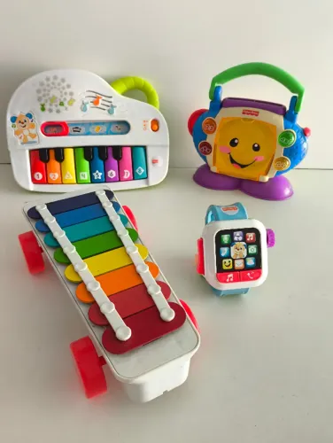Lote 4 Brinquedos Fisher-Price (Piano, Rádio, Xilofone e Smartwatch) - Com Detalhes