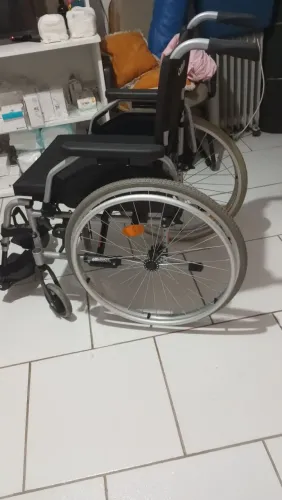 Cadeira de rodas semi nova