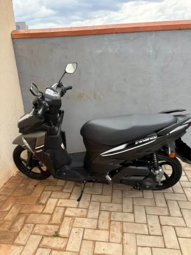 Yamaha NEO 125 PRETA