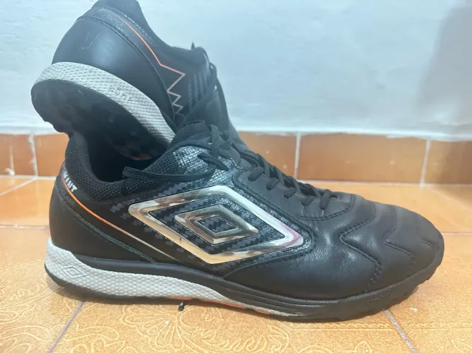 Chuteira Umbro Adamant Masterclass Pro Bump Society