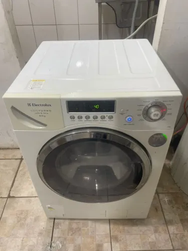 Vendo lava e seca Electrolux 9kg 110 vts funcionando perfeitamente 