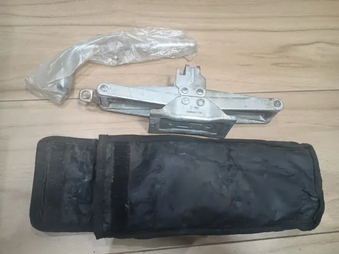 Kit De Chave De Roda, Macaco  E Bolsa Original Renault Kwid