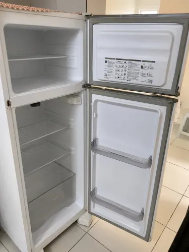 Vendo geladeira, painel e microondas