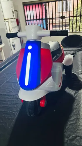 Moto Elétrica Infantil 3 Rodas com Luz e Som