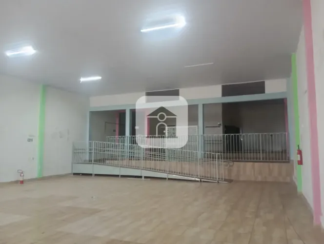 Galpão comercial para locação no bairro Tibery