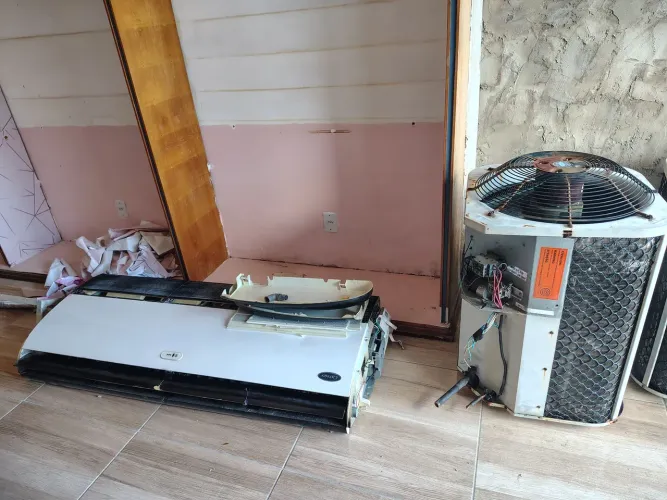 Vendo ar-condicionado 60 BTUs piso teto