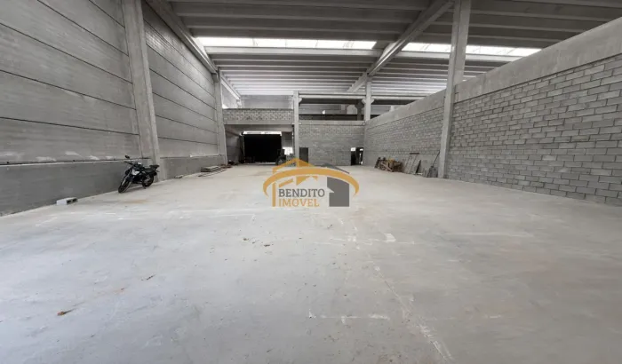 Locação de Galpão Industrial em Condomínio de Cotia-SP, Jardim Passárgada: 1 Sala, 2 Banhe