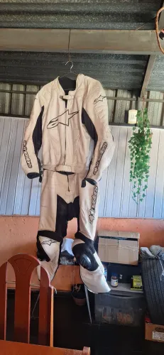 Macacão Alpinestars tamanho 56/58. Macacão moto.