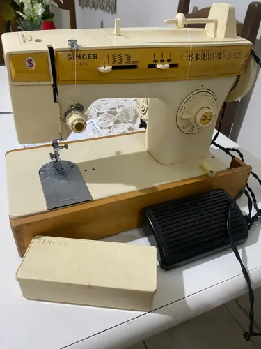 Máquina Singer 974