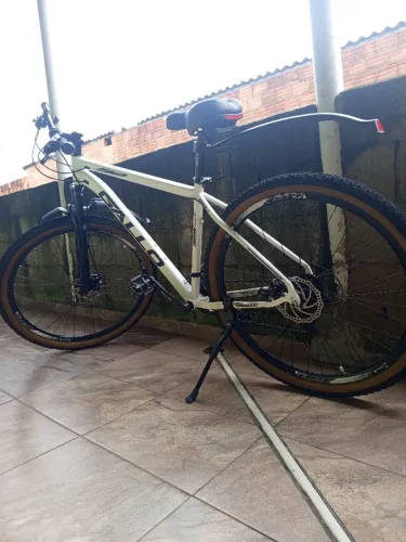 Bicicleta Aro 29, perfeito estado, banco novo, paralama novo, pneu novos, semi nova!!