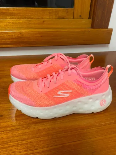 Skechers Max Cushioning Hyper Craze