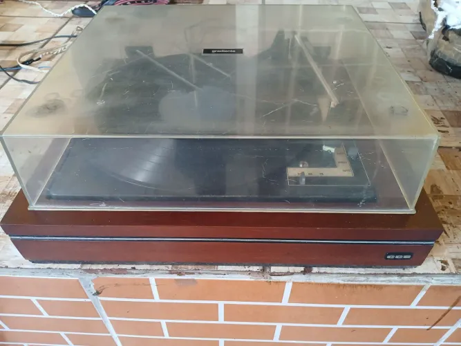 Toca Discos CCE Garrard 
