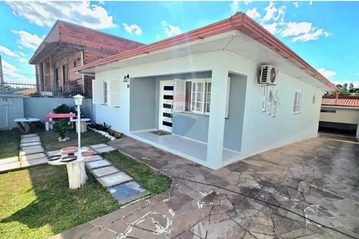 Casa na São Cristovão - 3 quartos - semimobiliada
