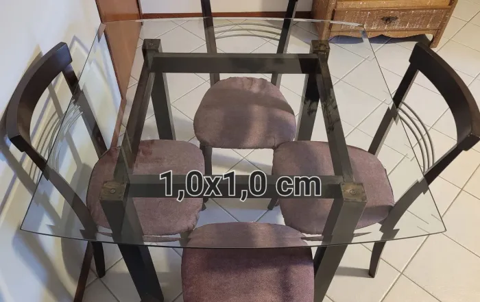 Mesa de vidro com 4 cadeiras